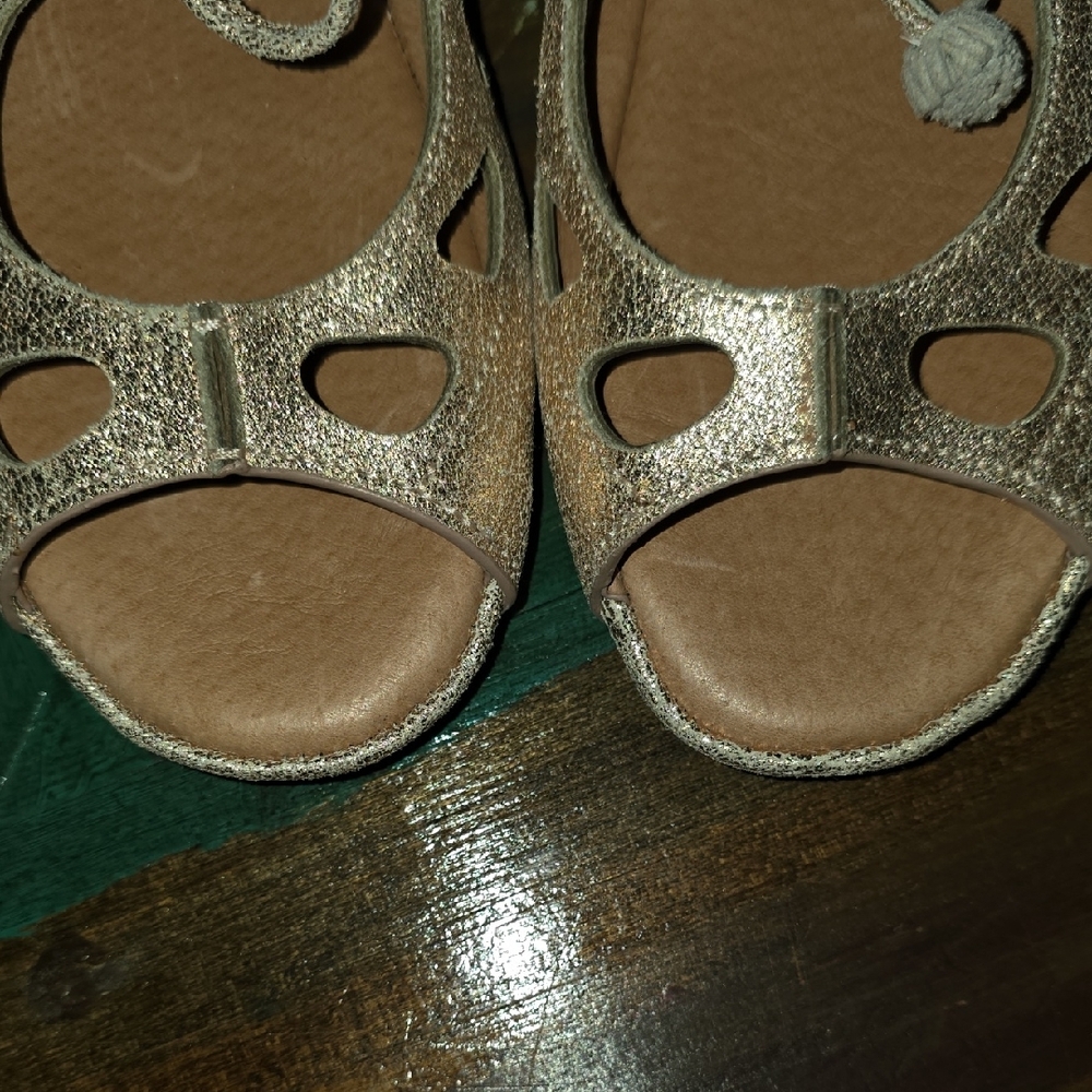 Gentle Souls Women's Rose Gold Brynn Leather Sandal - Picture 5 of 7